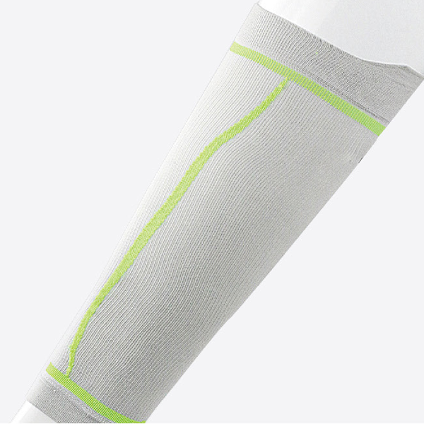 Designed with breathable knitted fabric, this calf sleeve improves blood circulation and helps relieve soreness and heavy leg discomfort.