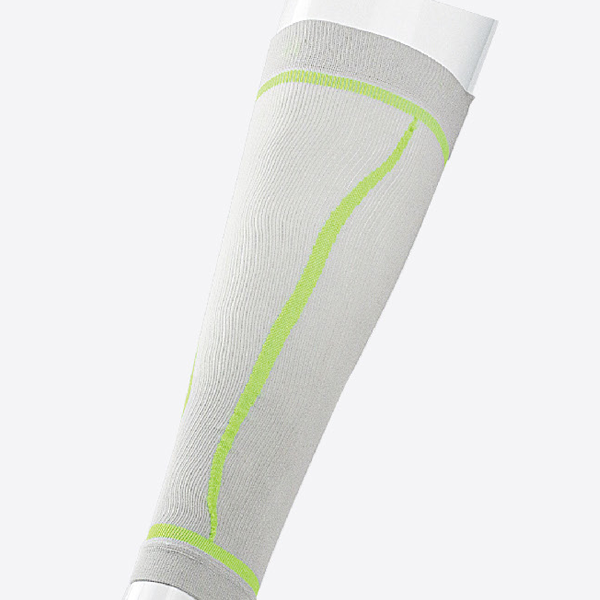 This lightweight calf sleeve offers comfortable support and reduces muscle strain, making it ideal for running, walking, and long standing.
