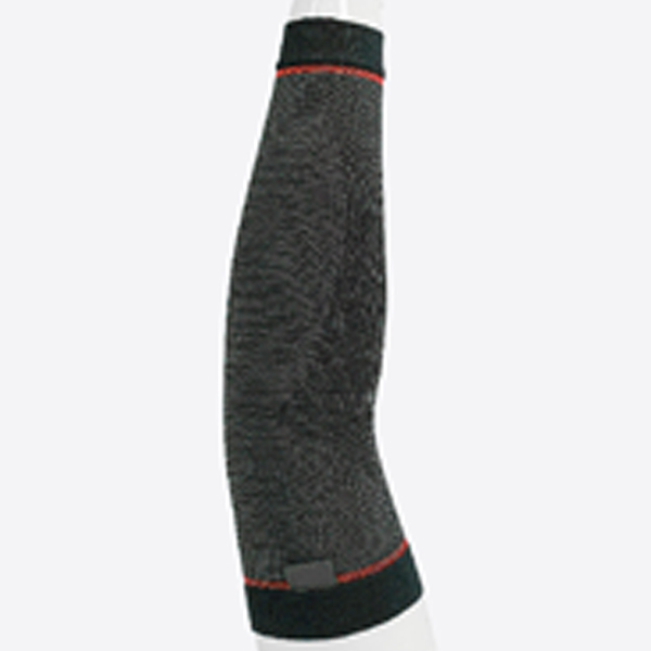 Designed with a flexible structure, this arm sleeve offers breathable comfort and a secure fit. It stays in place during movement, supporting consistent performance in training and outdoor sports.