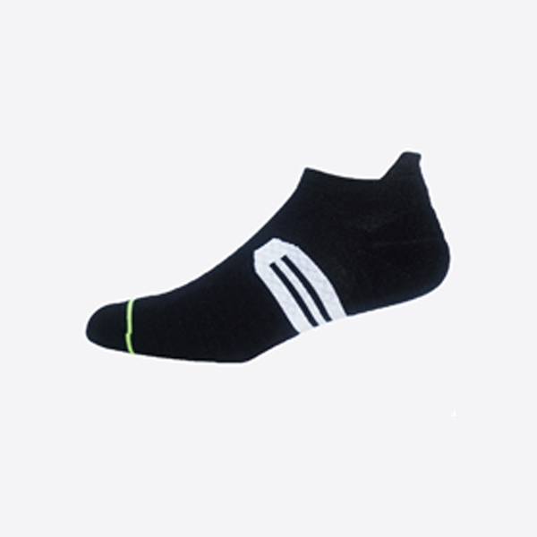 These running socks feature breathable zones and moisture control to keep feet dry. Ideal for sports activities, they ensure lasting freshness and comfort during movement.