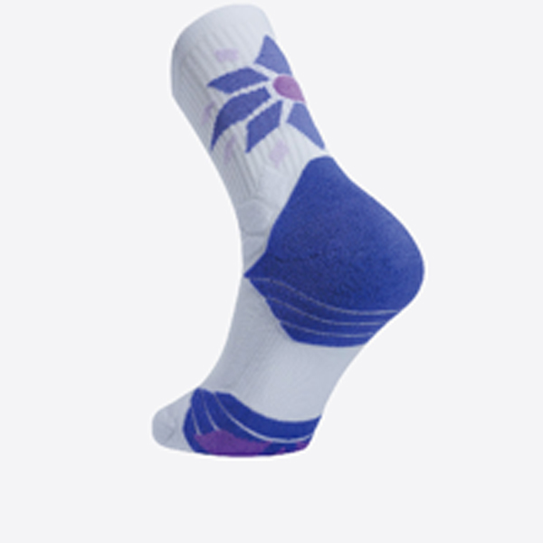 Featuring a secure anti-slip design, these basketball socks improve foot stability and motion control. Perfect for quick direction changes and explosive movements during sports activities.