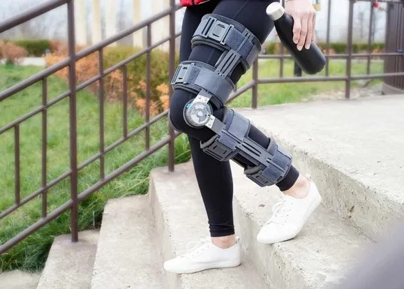 Could Knee Stabilizers Change How People Stay Active After Injury
