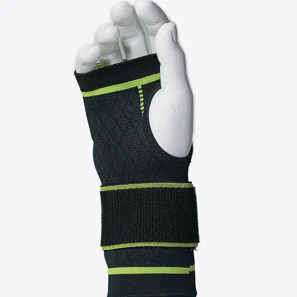 Tips for Wearing a Palm Brace During Yoga and Floor Exercises